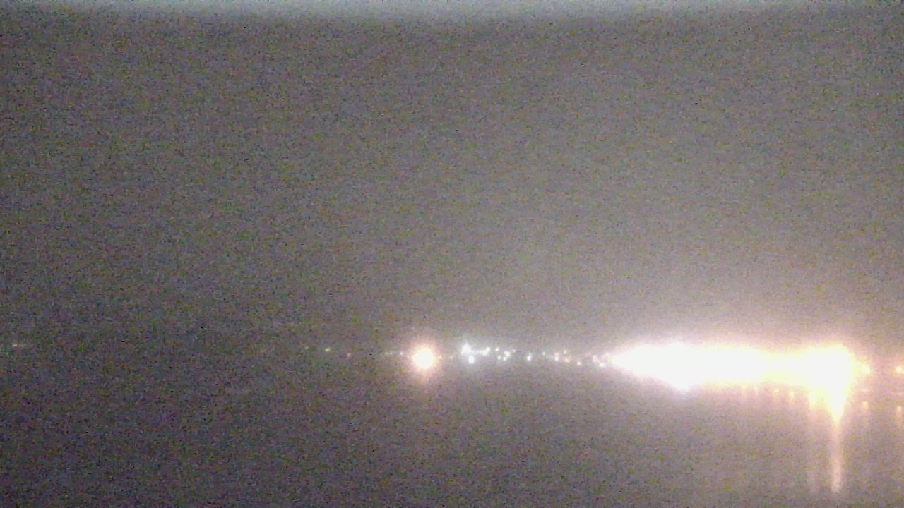 Thumbnail for current weather camera view from Wyndham Garden Lake Guntersville in Guntersville, Alabama