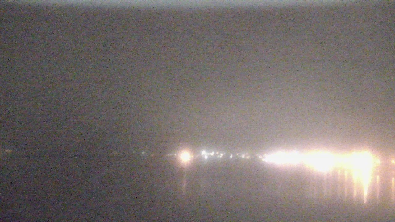 Thumbnail for current weather camera view from Wyndham Garden Lake Guntersville in Guntersville, Alabama