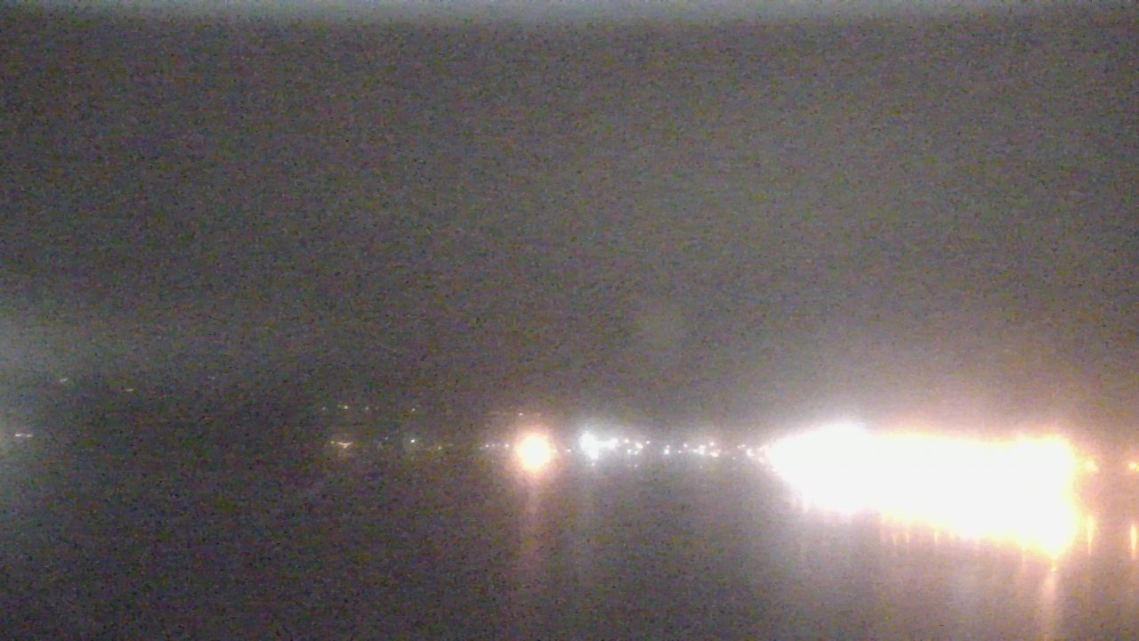 Thumbnail for current weather camera view from Wyndham Garden Lake Guntersville in Guntersville, Alabama