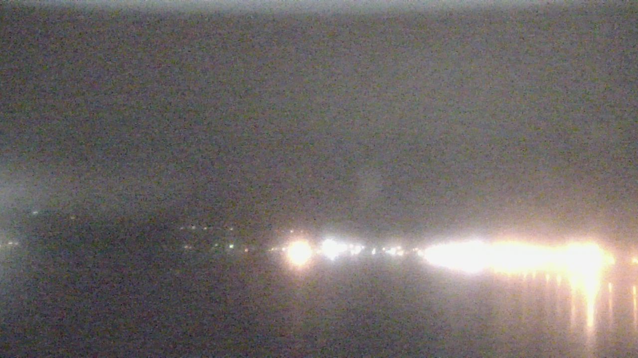 Thumbnail for current weather camera view from Wyndham Garden Lake Guntersville in Guntersville, Alabama