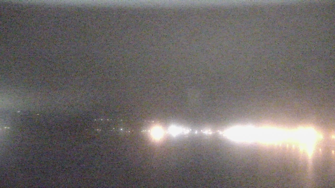 Thumbnail for current weather camera view from Wyndham Garden Lake Guntersville in Guntersville, Alabama