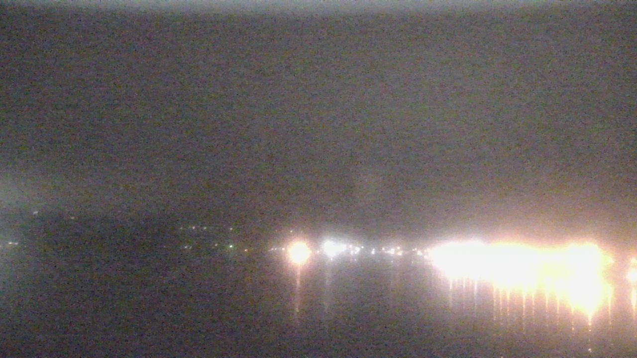 Thumbnail for current weather camera view from Wyndham Garden Lake Guntersville in Guntersville, Alabama