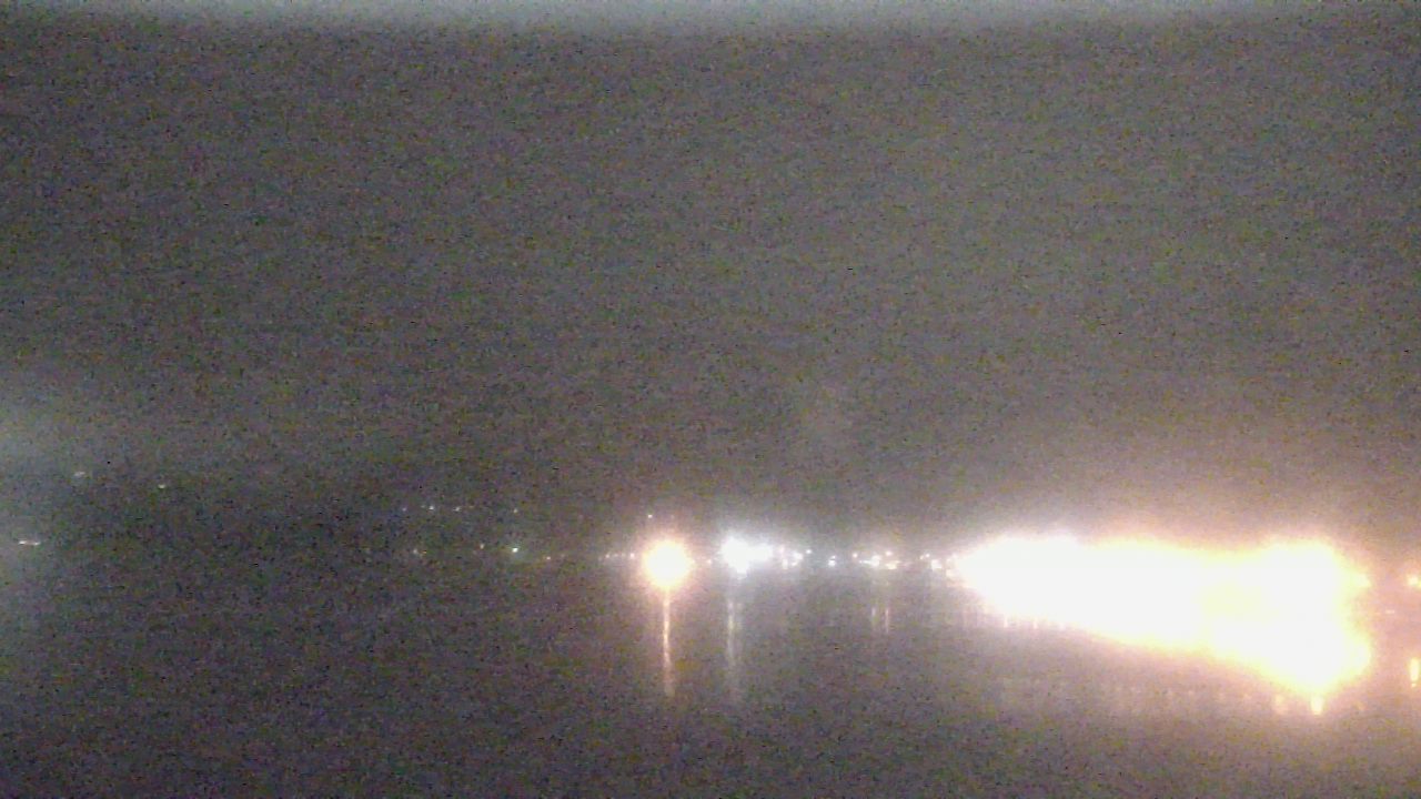 Thumbnail for current weather camera view from Wyndham Garden Lake Guntersville in Guntersville, Alabama