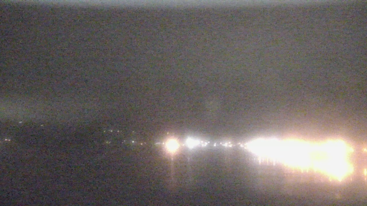 Thumbnail for current weather camera view from Wyndham Garden Lake Guntersville in Guntersville, Alabama