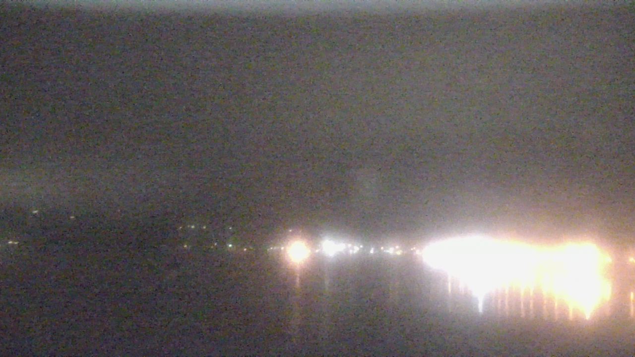 Thumbnail for current weather camera view from Wyndham Garden Lake Guntersville in Guntersville, Alabama