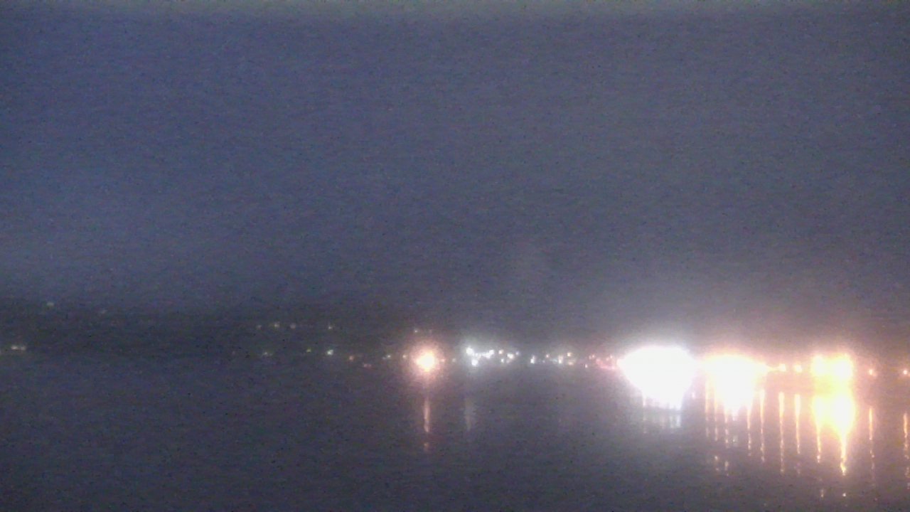 Thumbnail for current weather camera view from Wyndham Garden Lake Guntersville in Guntersville, Alabama