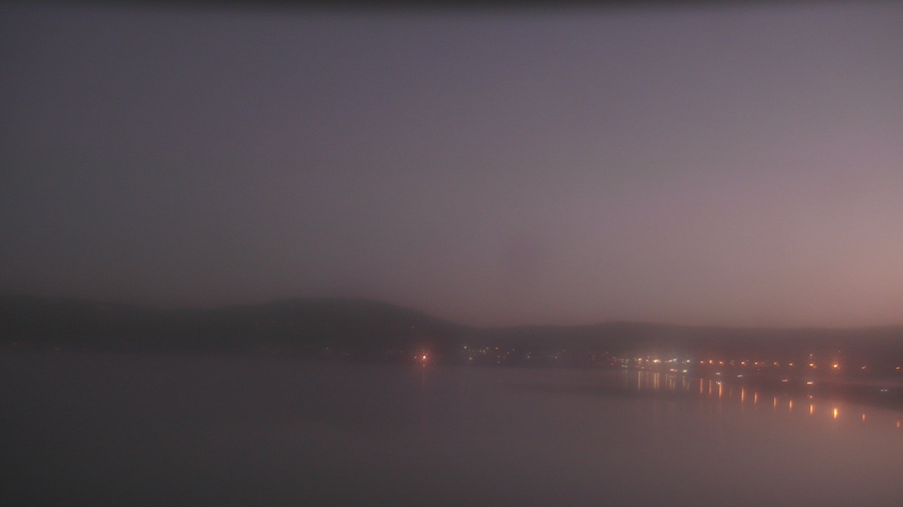 Thumbnail for current weather camera view from Wyndham Garden Lake Guntersville in Guntersville, Alabama