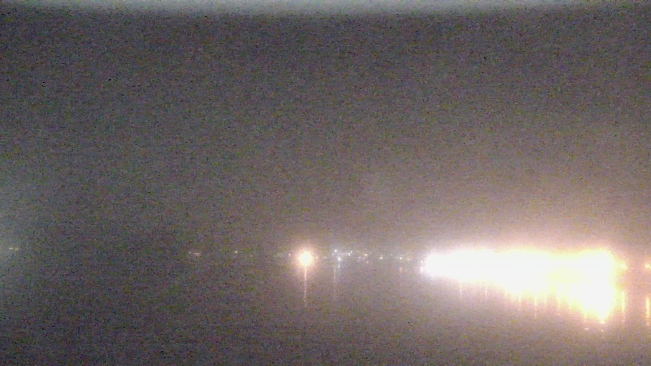 Thumbnail for current weather camera view from Wyndham Garden Lake Guntersville in Guntersville, Alabama