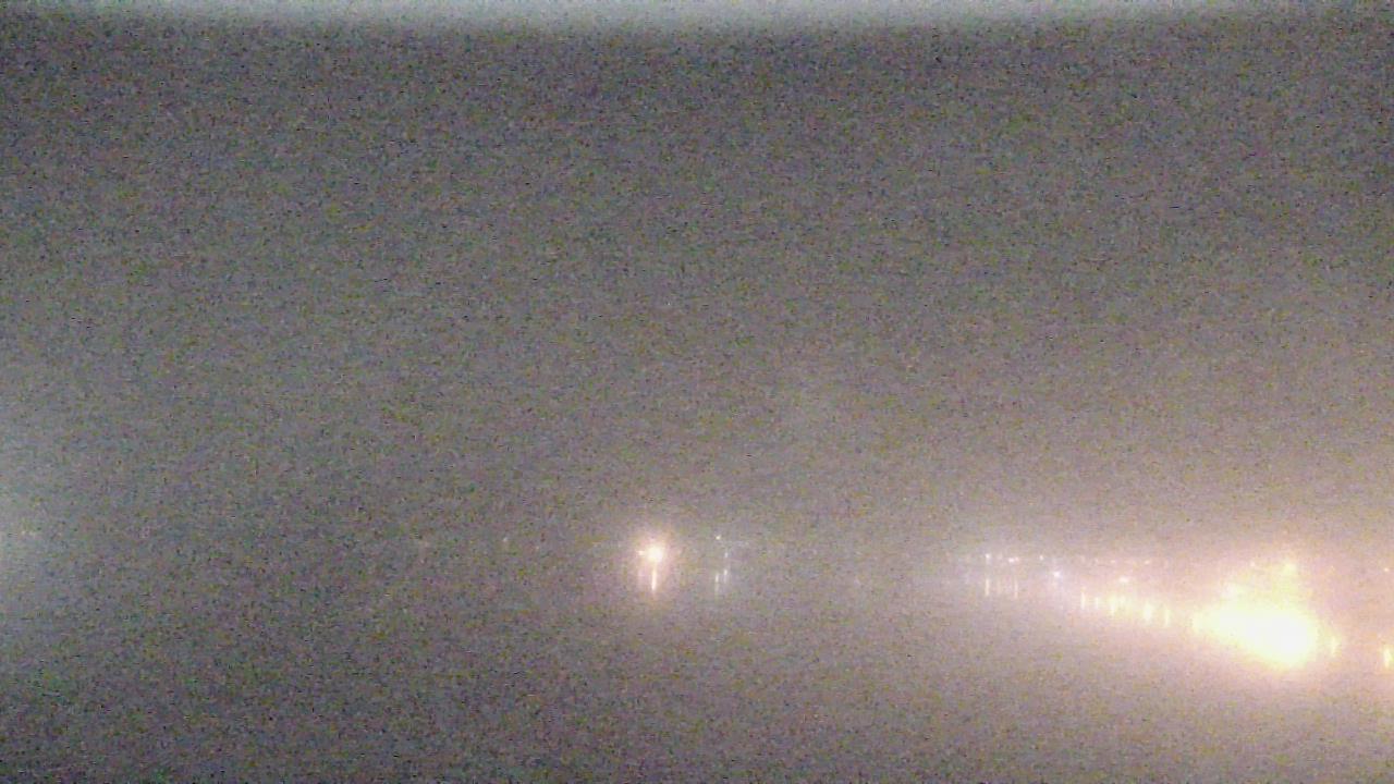 Thumbnail for current weather camera view from Wyndham Garden Lake Guntersville in Guntersville, Alabama