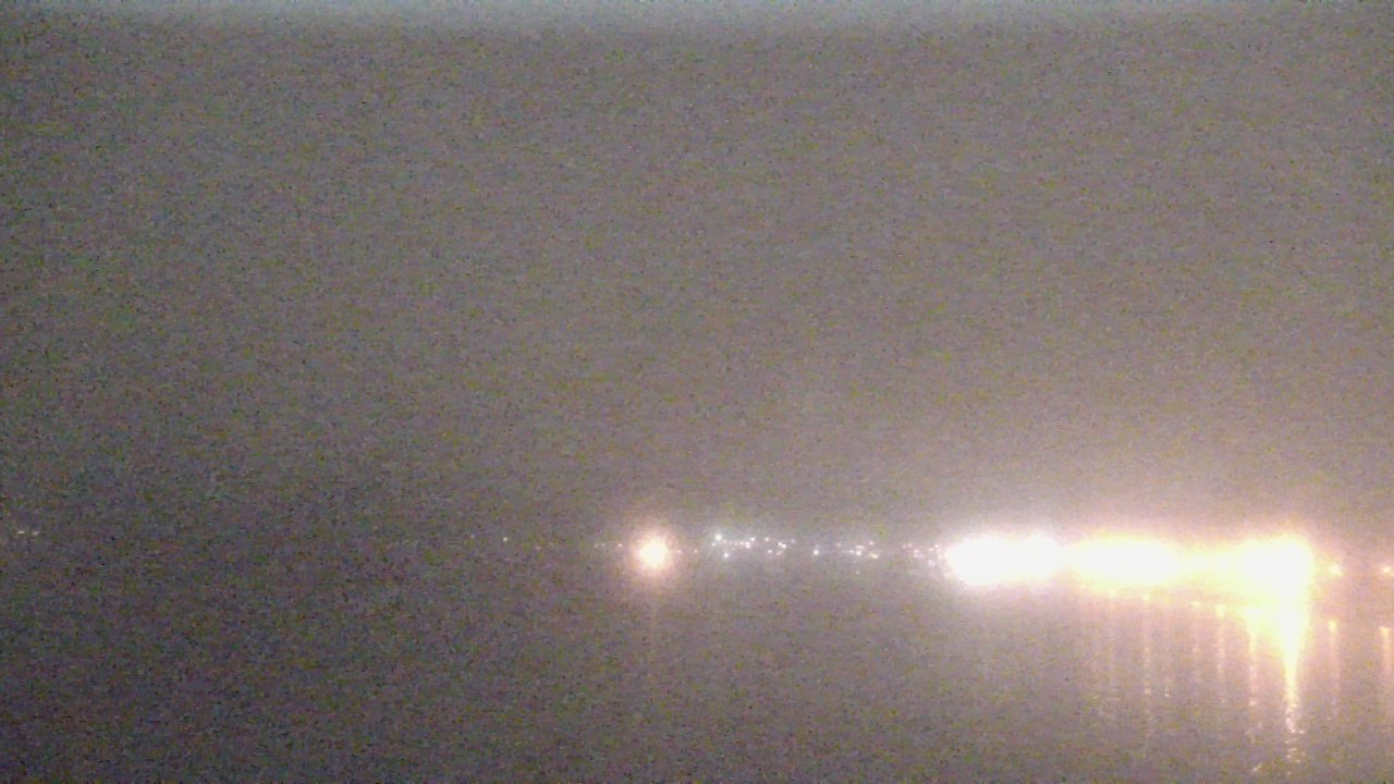 Thumbnail for current weather camera view from Wyndham Garden Lake Guntersville in Guntersville, Alabama