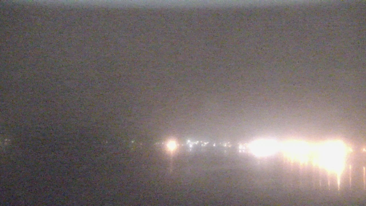 Thumbnail for current weather camera view from Wyndham Garden Lake Guntersville in Guntersville, Alabama