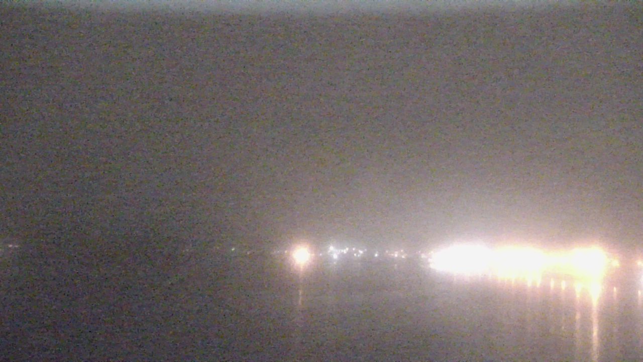 Thumbnail for current weather camera view from Wyndham Garden Lake Guntersville in Guntersville, Alabama
