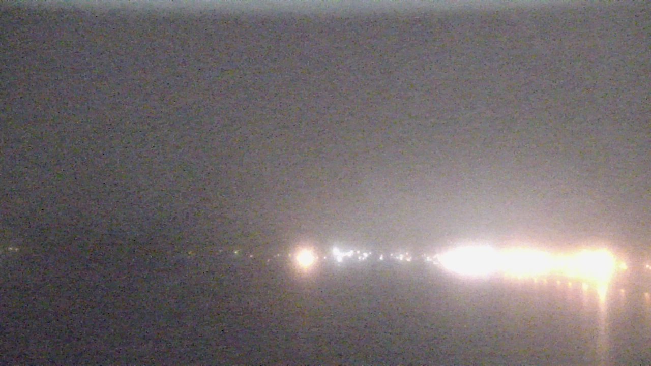 Thumbnail for current weather camera view from Wyndham Garden Lake Guntersville in Guntersville, Alabama