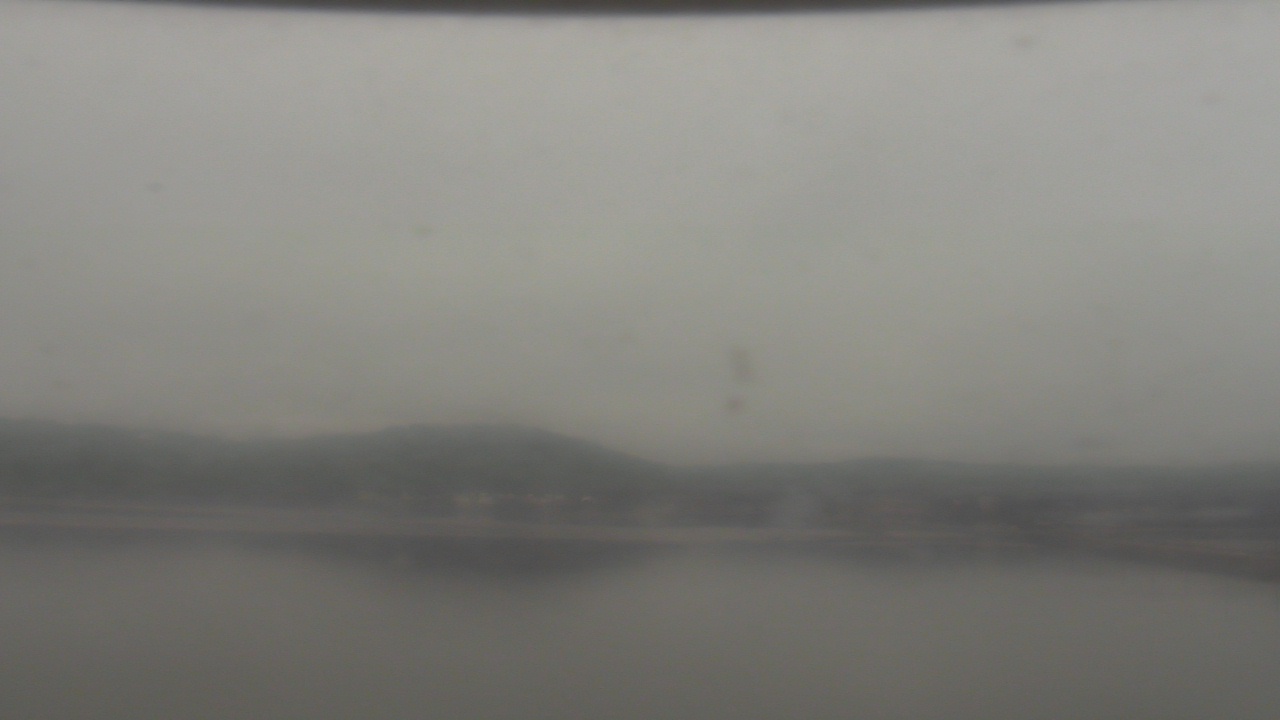 Thumbnail for current weather camera view from Wyndham Garden Lake Guntersville in Guntersville, Alabama