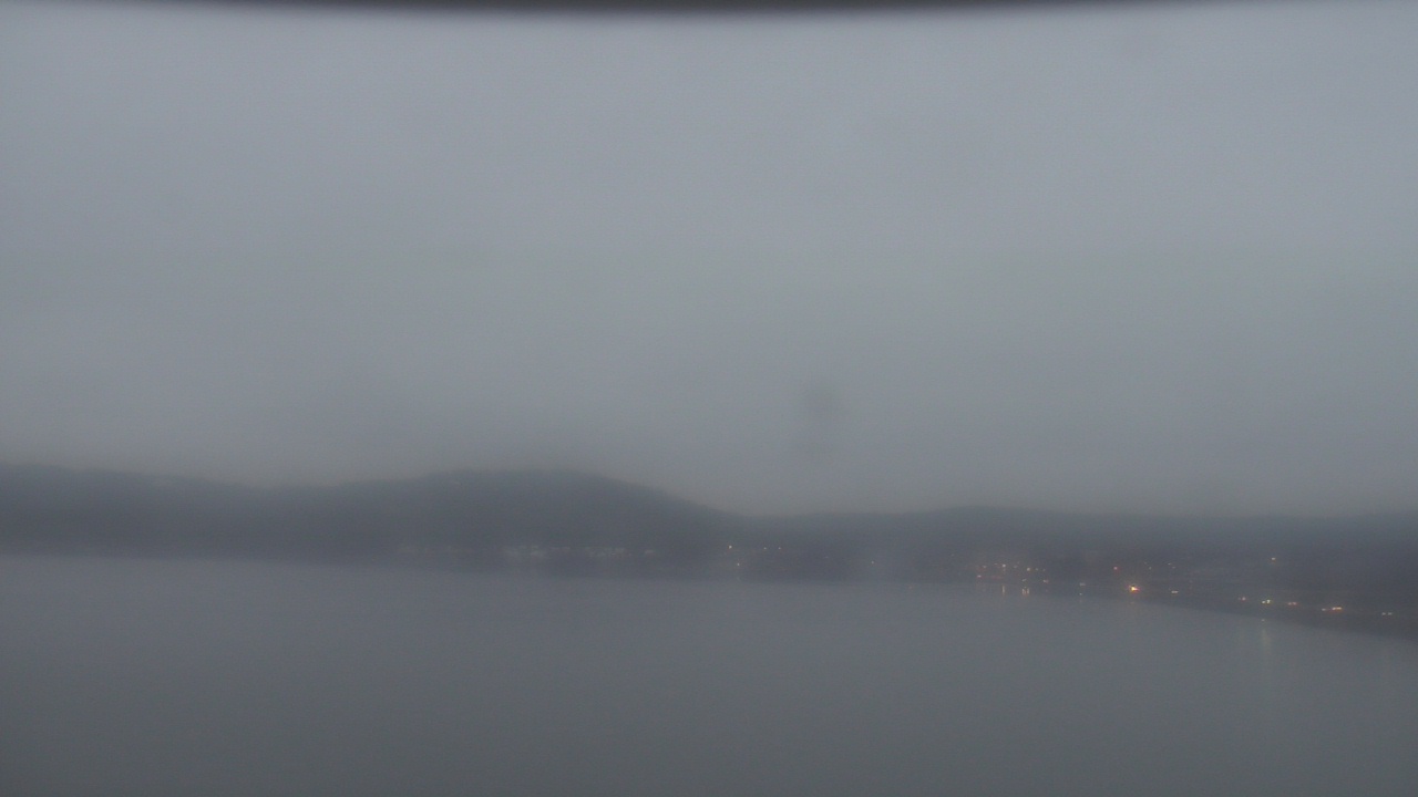 Thumbnail for current weather camera view from Wyndham Garden Lake Guntersville in Guntersville, Alabama