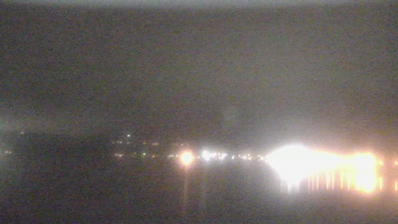 Thumbnail for current weather camera view from Wyndham Garden Lake Guntersville in Guntersville, Alabama