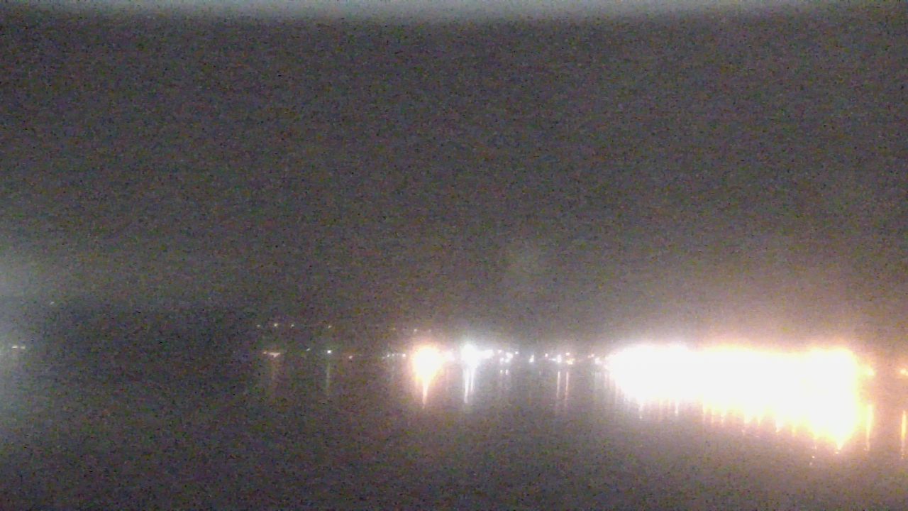 Thumbnail for current weather camera view from Wyndham Garden Lake Guntersville in Guntersville, Alabama