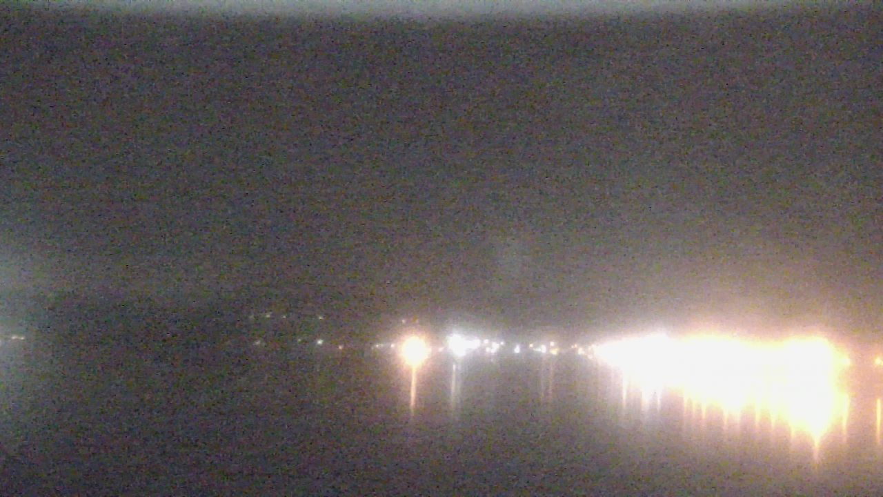 Thumbnail for current weather camera view from Wyndham Garden Lake Guntersville in Guntersville, Alabama