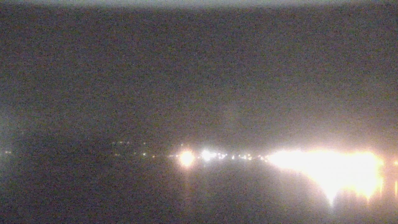 Thumbnail for current weather camera view from Wyndham Garden Lake Guntersville in Guntersville, Alabama