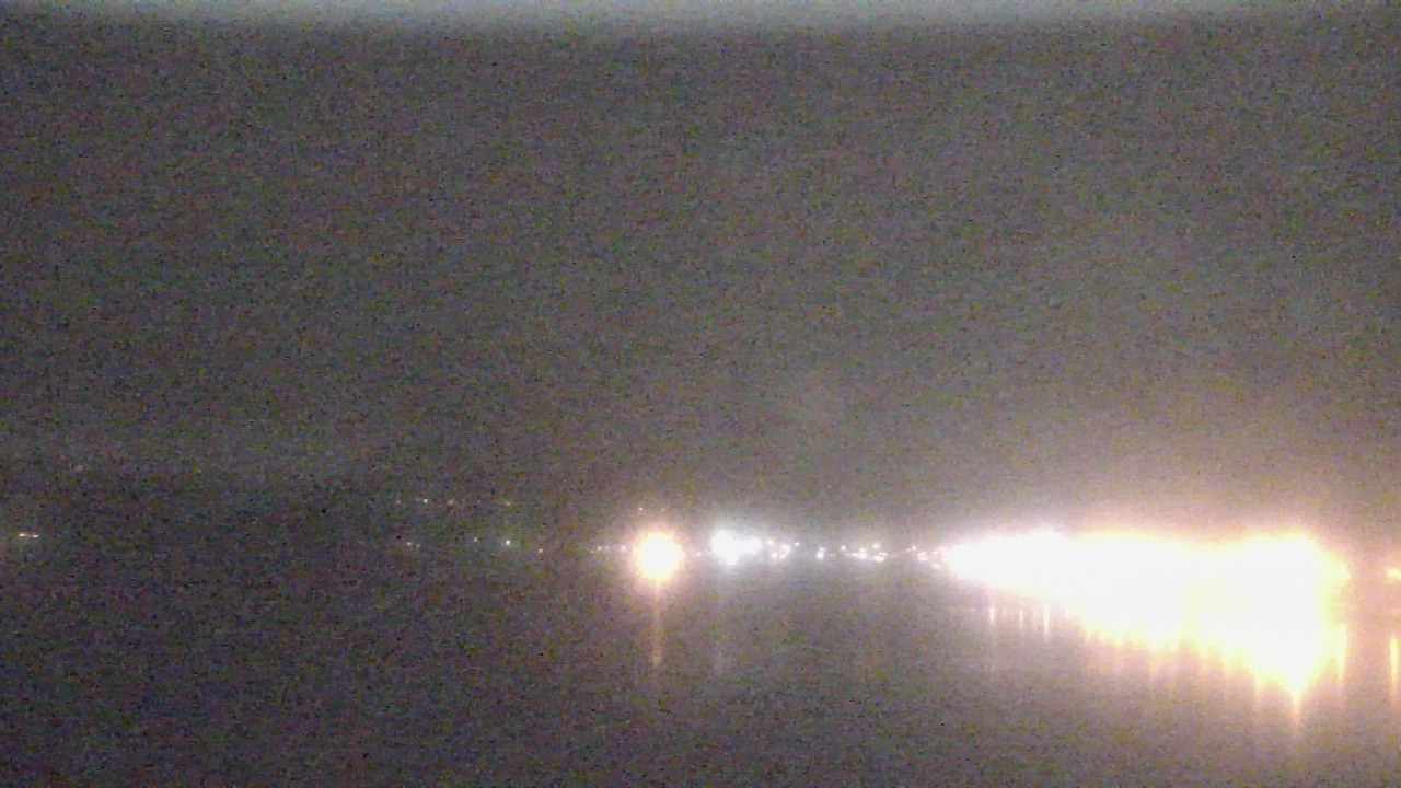 Thumbnail for current weather camera view from Wyndham Garden Lake Guntersville in Guntersville, Alabama