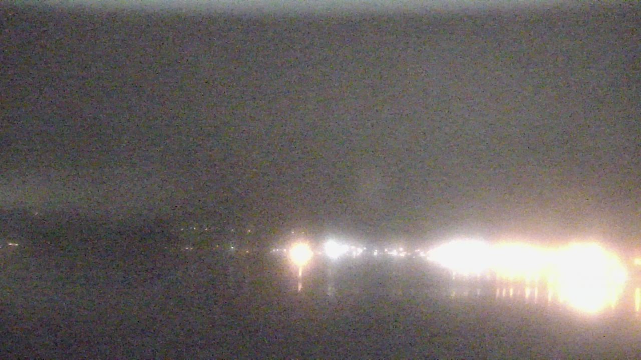 Thumbnail for current weather camera view from Wyndham Garden Lake Guntersville in Guntersville, Alabama