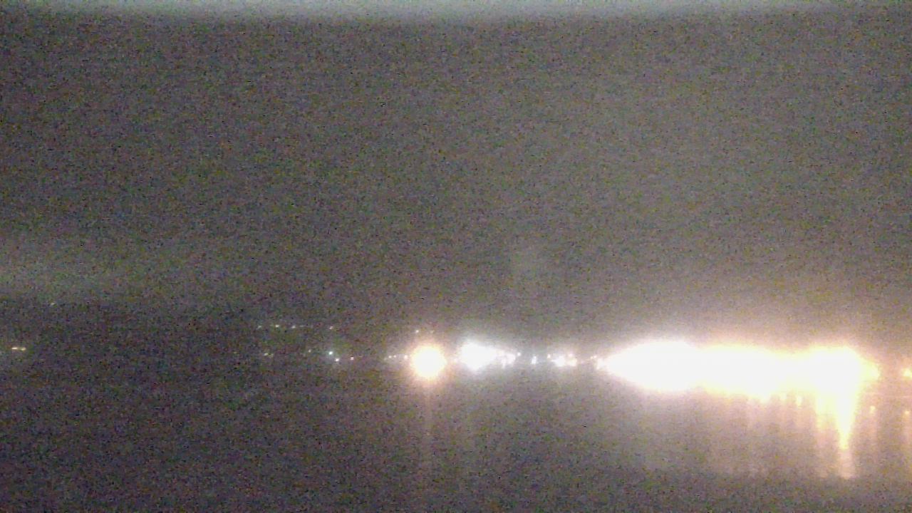 Thumbnail for current weather camera view from Wyndham Garden Lake Guntersville in Guntersville, Alabama