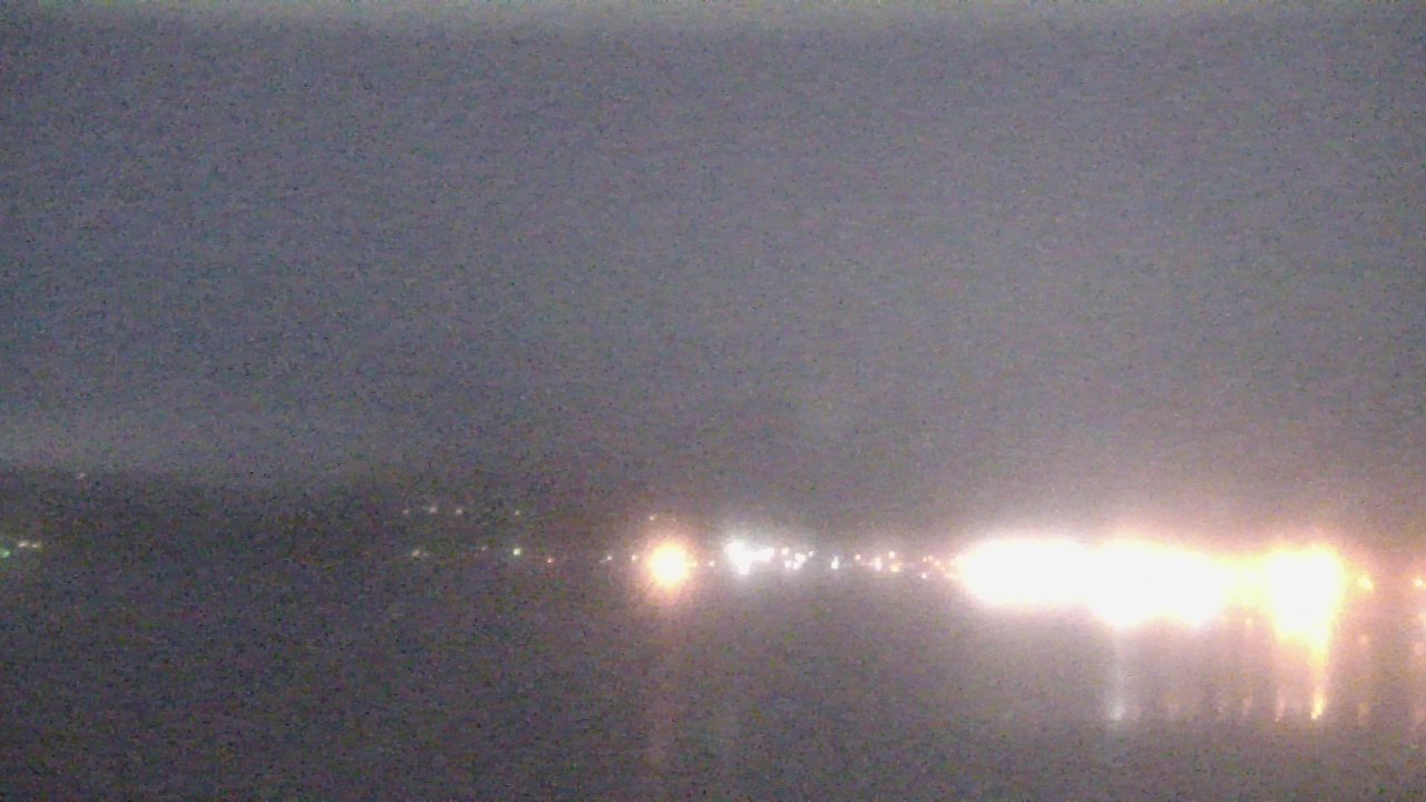 Thumbnail for current weather camera view from Wyndham Garden Lake Guntersville in Guntersville, Alabama