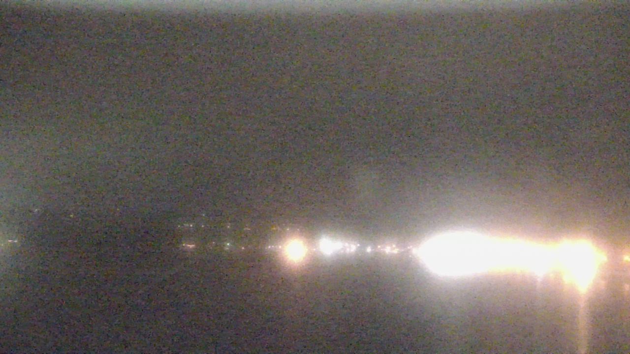 Thumbnail for current weather camera view from Wyndham Garden Lake Guntersville in Guntersville, Alabama