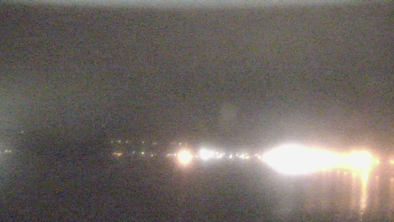 Thumbnail for current weather camera view from Wyndham Garden Lake Guntersville in Guntersville, Alabama