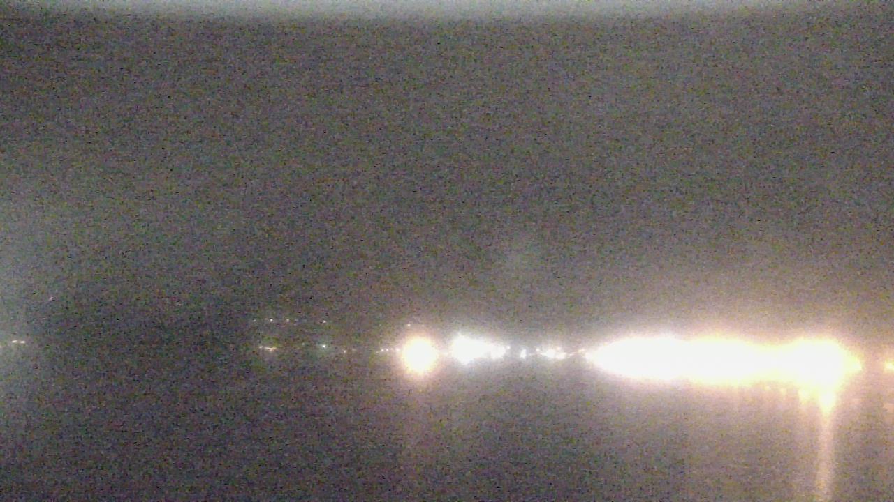 Thumbnail for current weather camera view from Wyndham Garden Lake Guntersville in Guntersville, Alabama