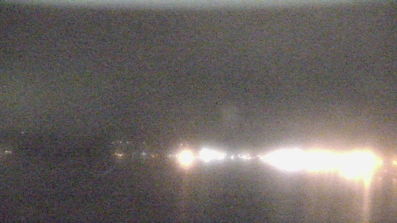 Thumbnail for current weather camera view from Wyndham Garden Lake Guntersville in Guntersville, Alabama