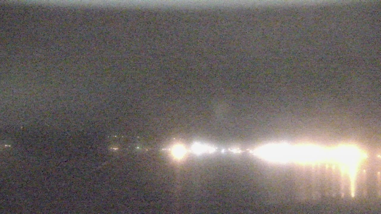 Thumbnail for current weather camera view from Wyndham Garden Lake Guntersville in Guntersville, Alabama