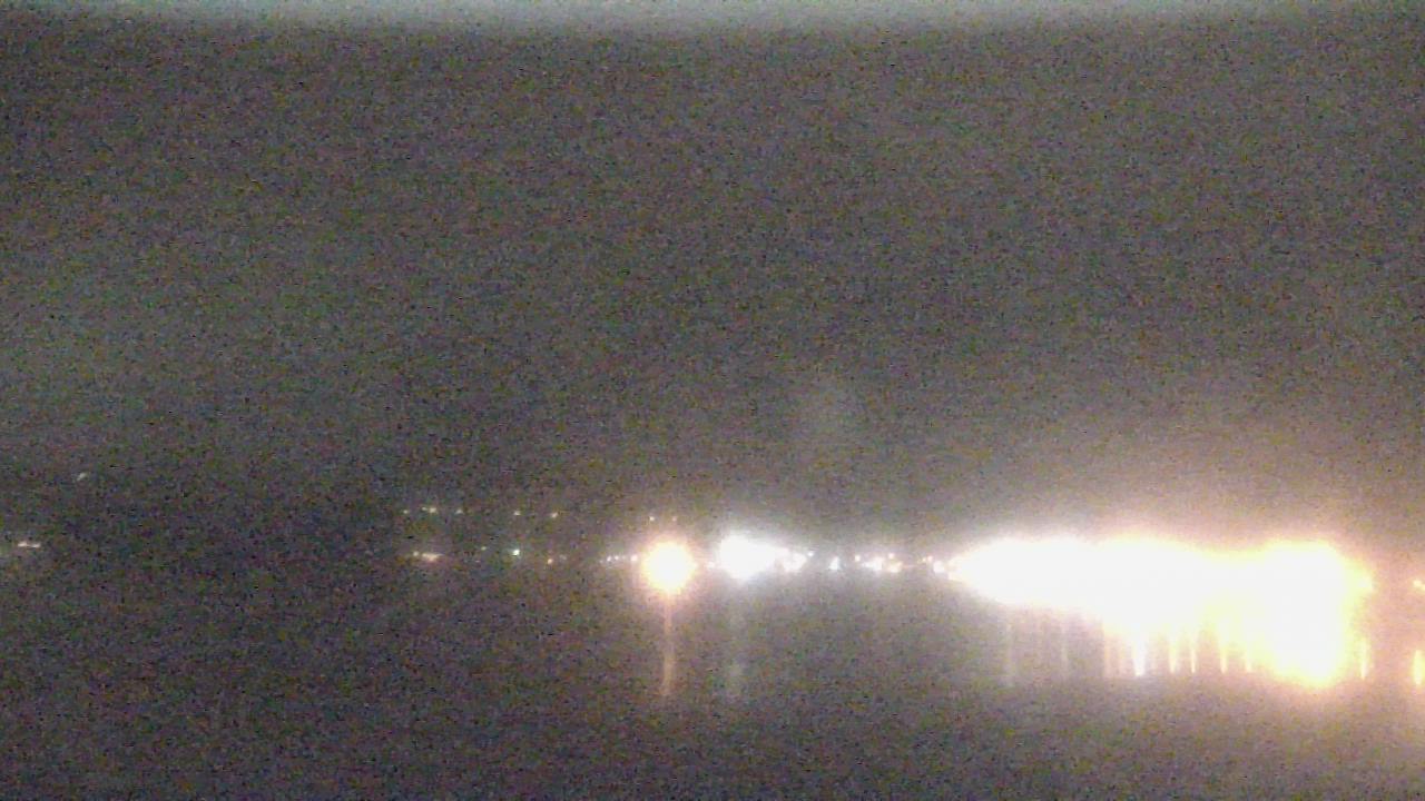 Thumbnail for current weather camera view from Wyndham Garden Lake Guntersville in Guntersville, Alabama