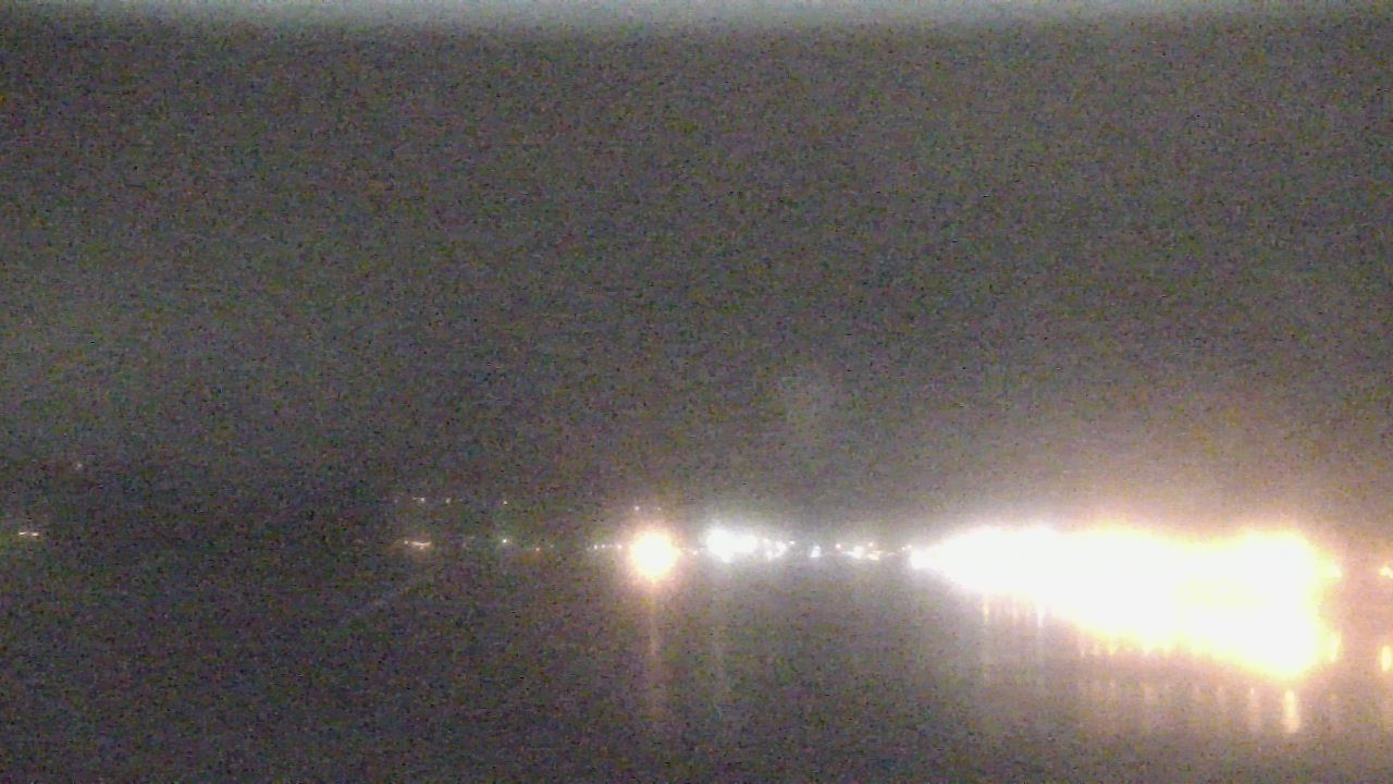 Thumbnail for current weather camera view from Wyndham Garden Lake Guntersville in Guntersville, Alabama