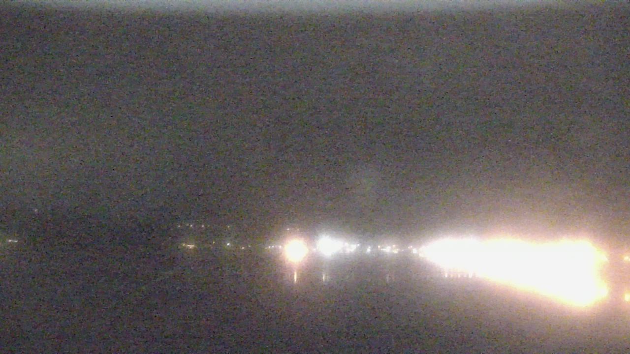 Thumbnail for current weather camera view from Wyndham Garden Lake Guntersville in Guntersville, Alabama