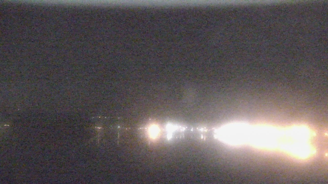 Thumbnail for current weather camera view from Wyndham Garden Lake Guntersville in Guntersville, Alabama