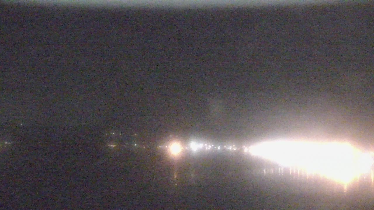 Thumbnail for current weather camera view from Wyndham Garden Lake Guntersville in Guntersville, Alabama