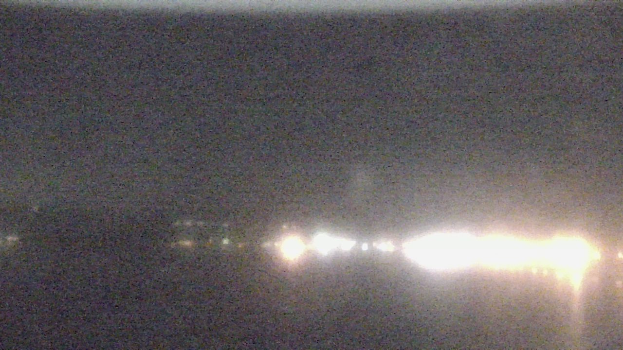 Thumbnail for current weather camera view from Wyndham Garden Lake Guntersville in Guntersville, Alabama