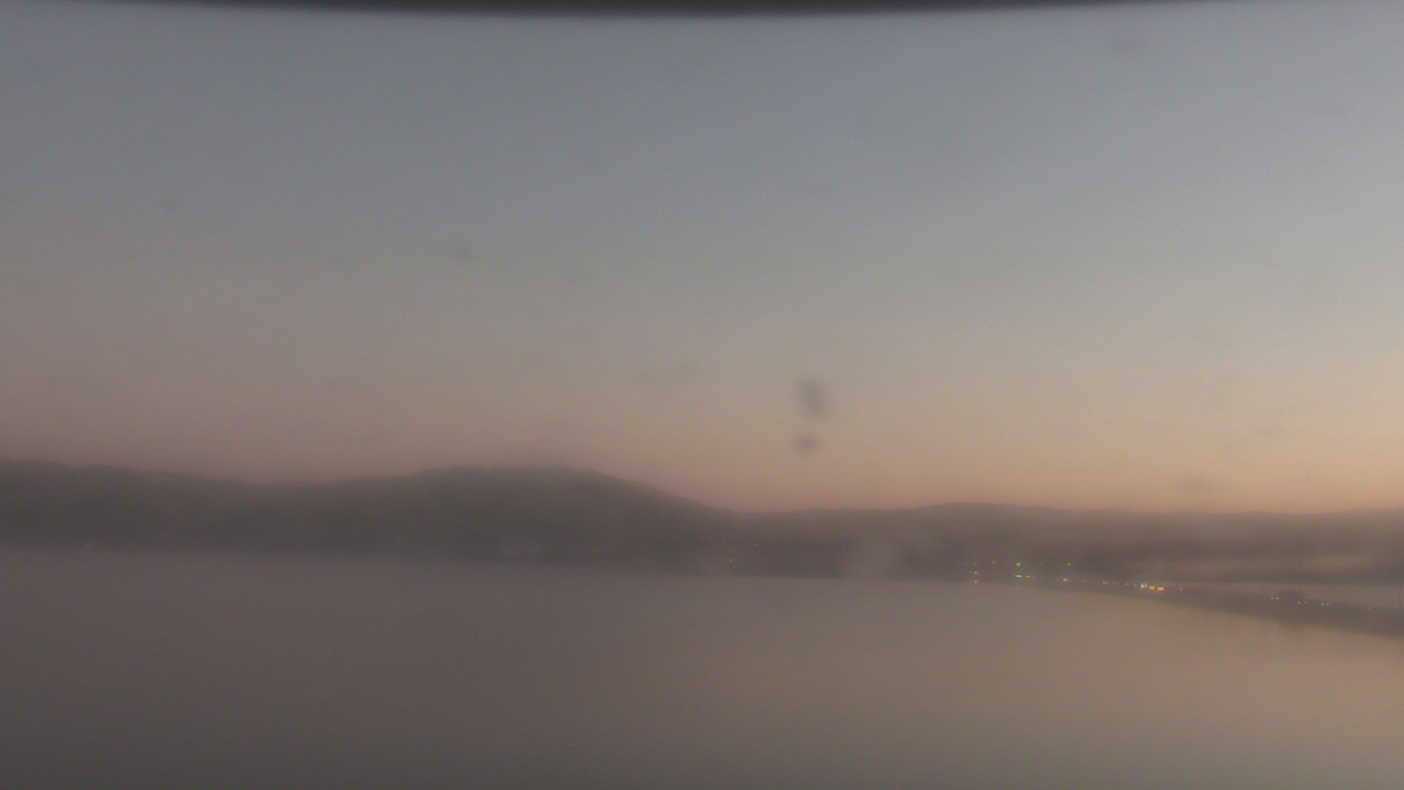 Thumbnail for current weather camera view from Wyndham Garden Lake Guntersville in Guntersville, Alabama