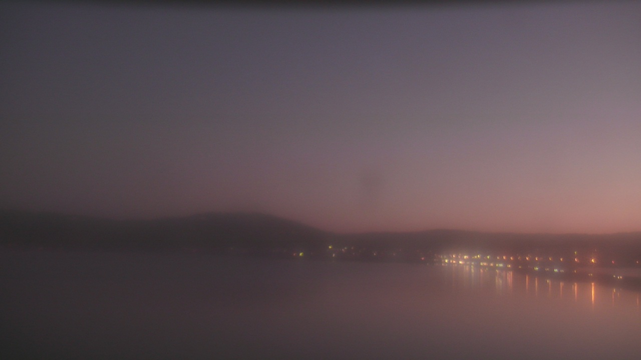 Thumbnail for current weather camera view from Wyndham Garden Lake Guntersville in Guntersville, Alabama