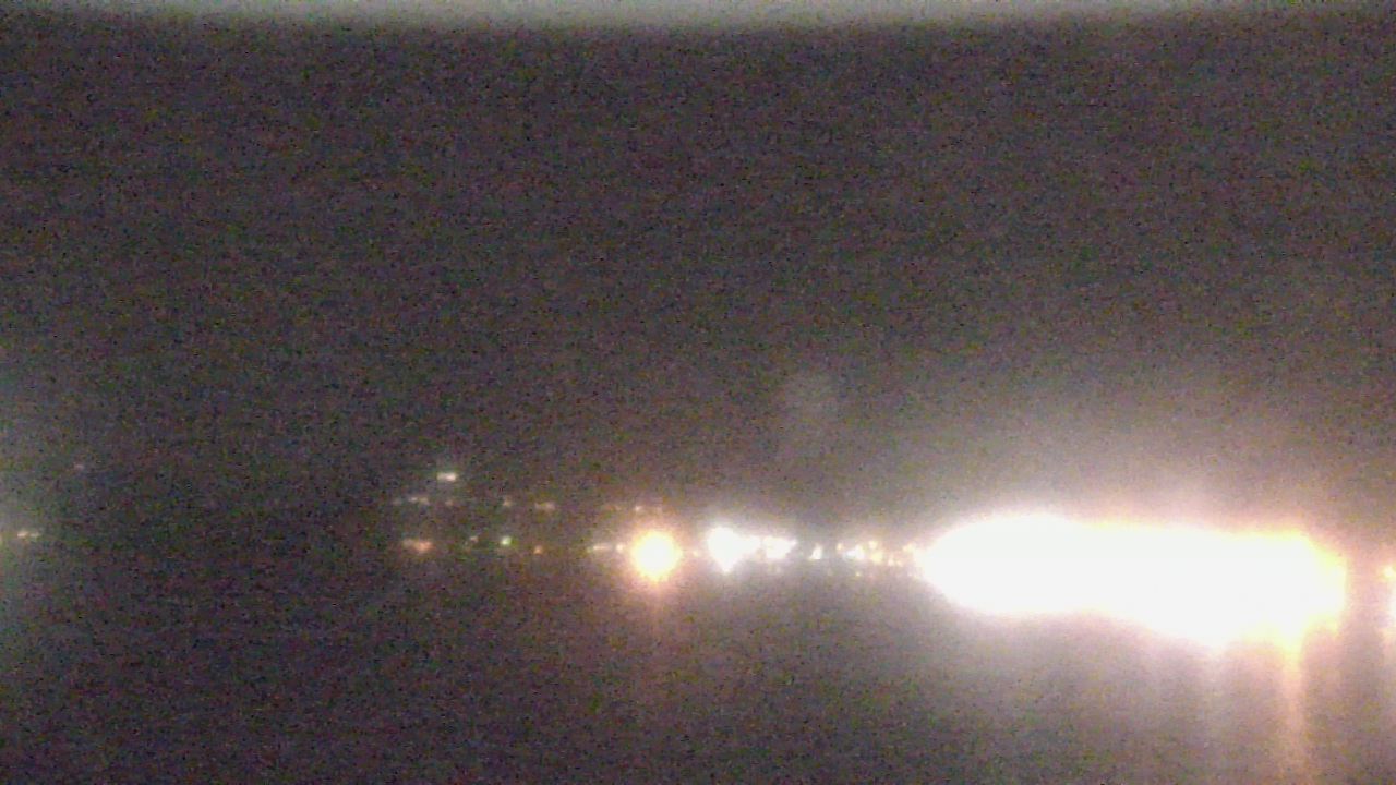 Thumbnail for current weather camera view from Wyndham Garden Lake Guntersville in Guntersville, Alabama