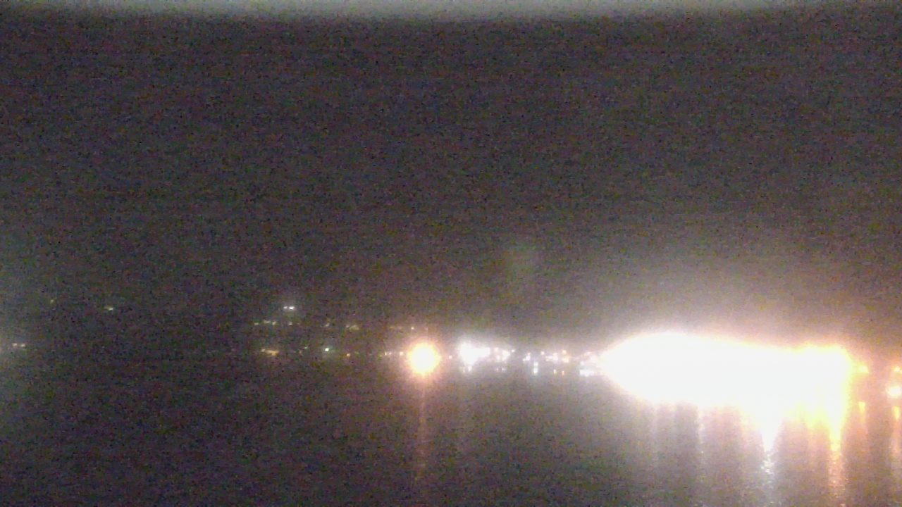 Thumbnail for current weather camera view from Wyndham Garden Lake Guntersville in Guntersville, Alabama