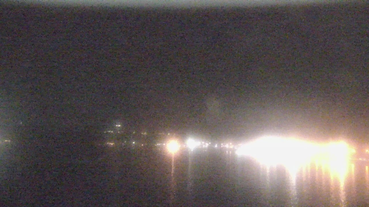 Thumbnail for current weather camera view from Wyndham Garden Lake Guntersville in Guntersville, Alabama