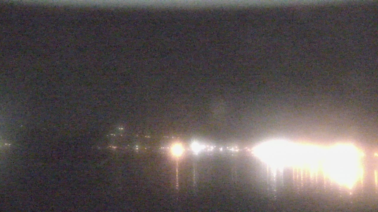 Thumbnail for current weather camera view from Wyndham Garden Lake Guntersville in Guntersville, Alabama