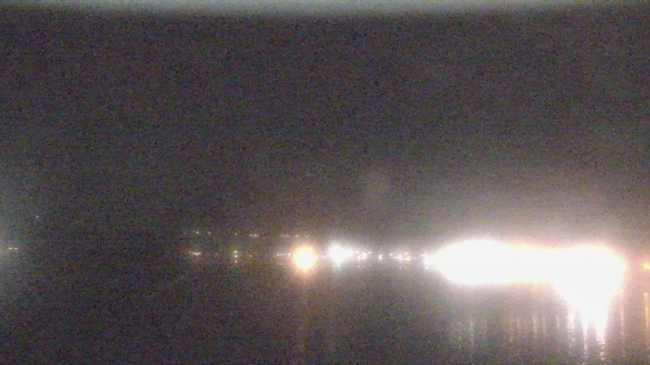 Thumbnail for current weather camera view from Wyndham Garden Lake Guntersville in Guntersville, Alabama