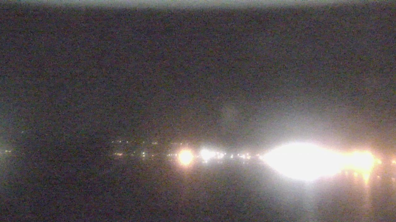 Thumbnail for current weather camera view from Wyndham Garden Lake Guntersville in Guntersville, Alabama