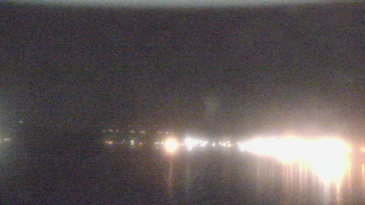 Thumbnail for current weather camera view from Wyndham Garden Lake Guntersville in Guntersville, Alabama