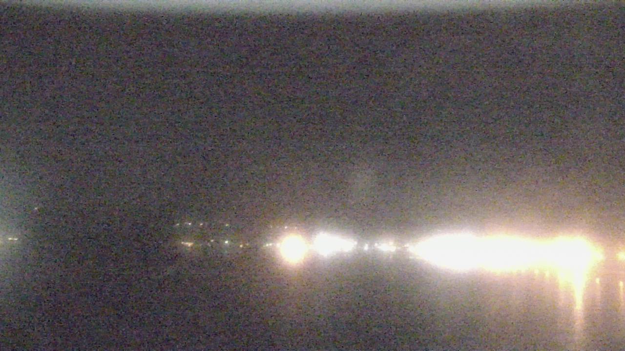 Thumbnail for current weather camera view from Wyndham Garden Lake Guntersville in Guntersville, Alabama