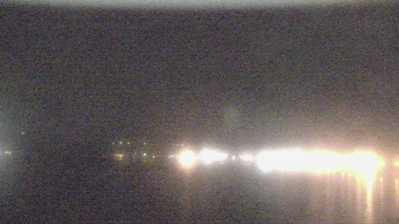 Thumbnail for current weather camera view from Wyndham Garden Lake Guntersville in Guntersville, Alabama