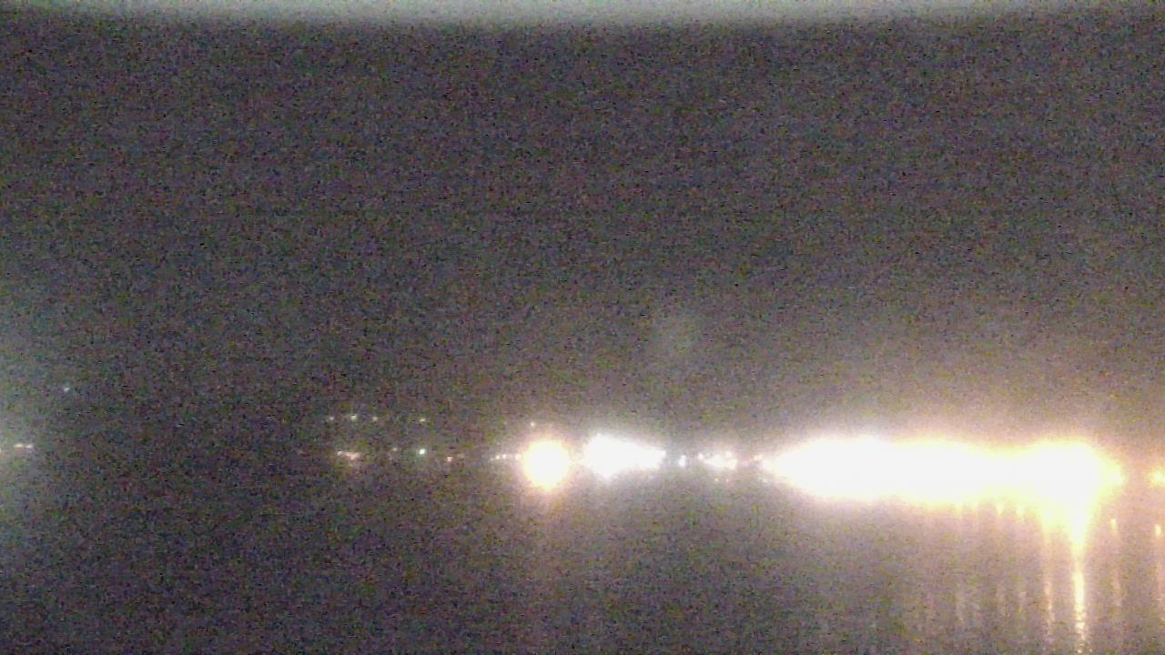 Thumbnail for current weather camera view from Wyndham Garden Lake Guntersville in Guntersville, Alabama